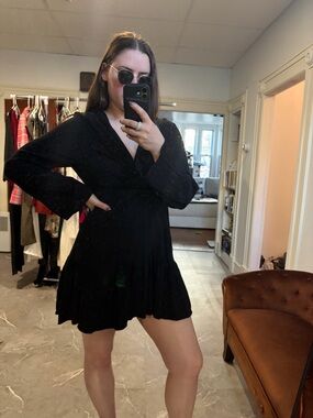 Black V-Neck Long Sleeve Mini Dress